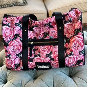 JUICY COUTURE FLORAL DUFFLE. BNWT!!🌺🌷🌺
